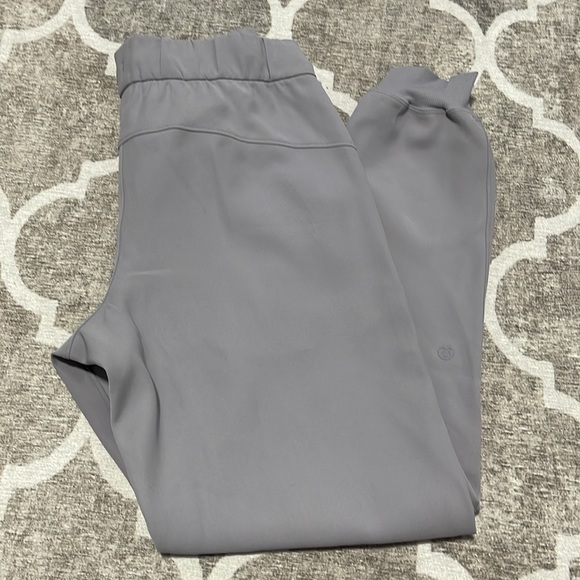 BNWT Lululemon on the fly jogger *woven - Picture 3 of 4